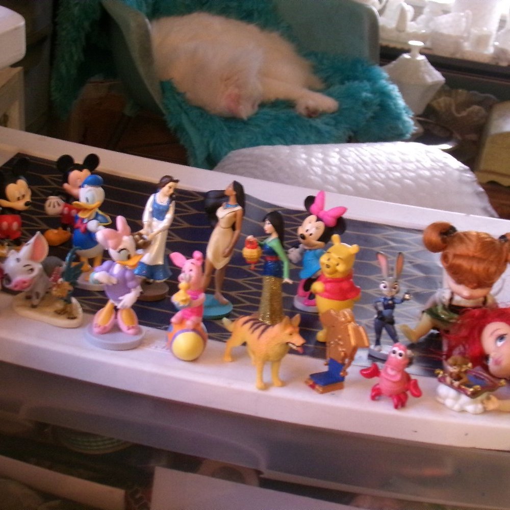 lot of 21 Disney toy figures